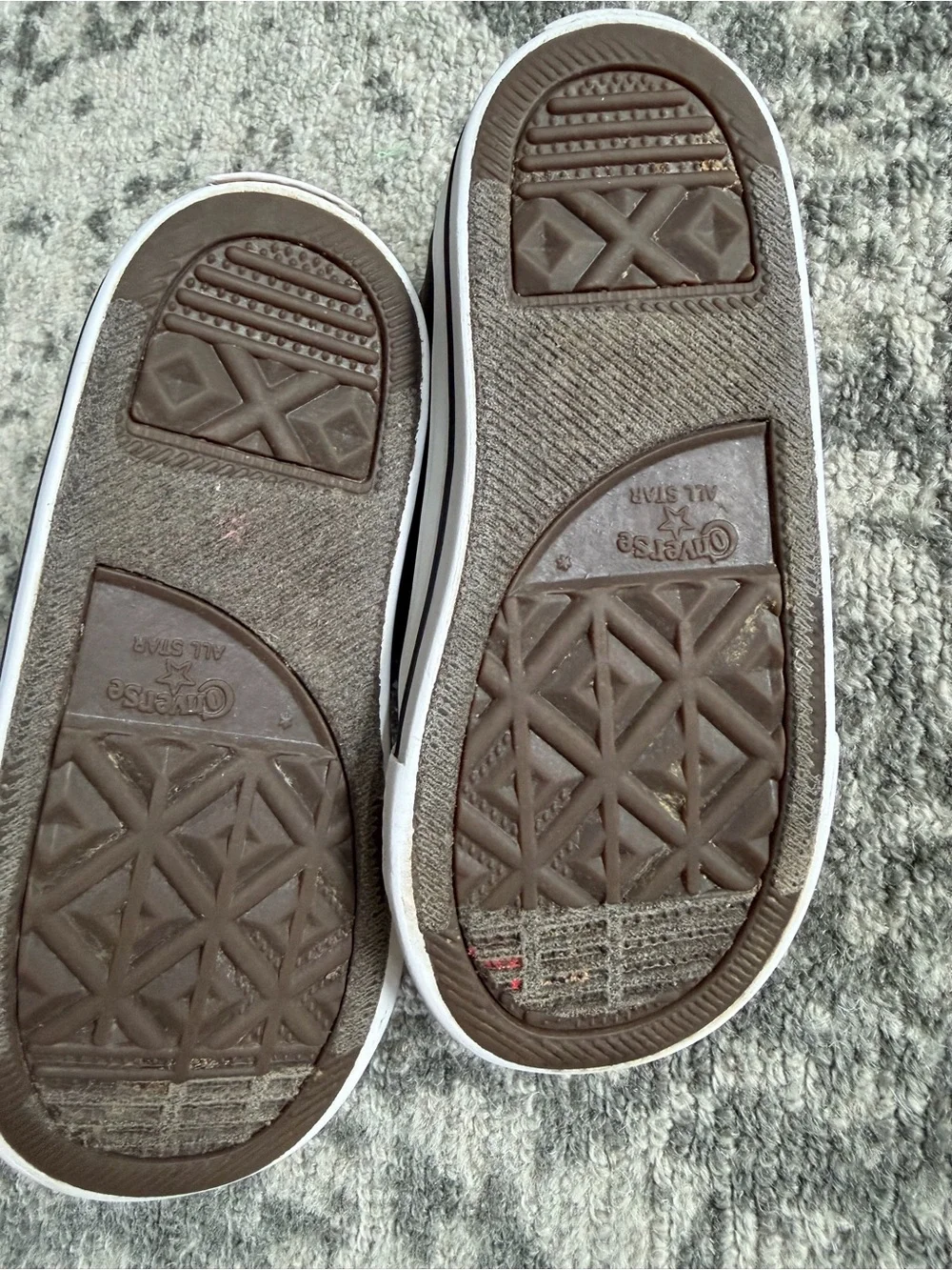 Converse low top toddler sneaker size 8 cushioned back